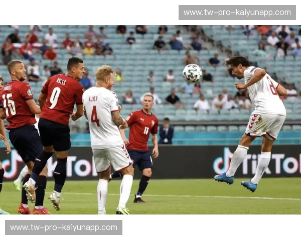 开云体育红黄牌对比：深度解析比赛中的每一次判罚